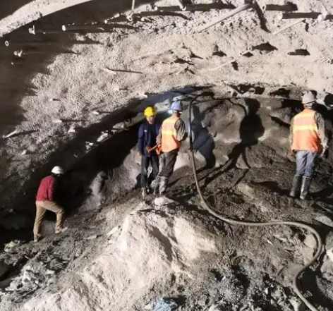 夏邑隧道拱顶带模注浆料，微膨胀注浆料的特点及施工工艺